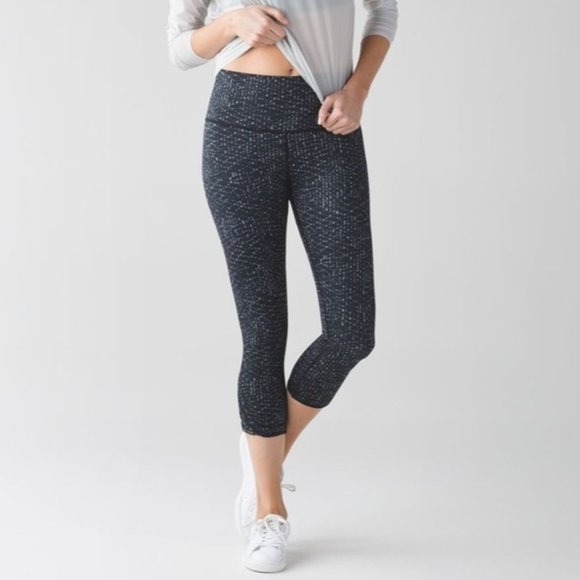 lululemon athletica Pants - Lululemon True Self Crop II Samba Snake Battleship Black Leggings, Size 6